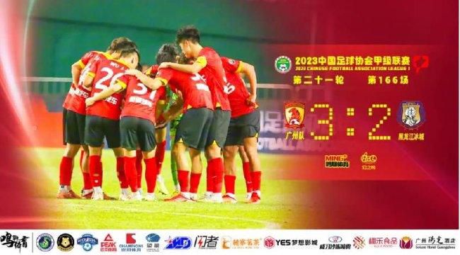 当地时间10月14日，他来到首尔时代广场，再次引来众多狂热粉丝围观欢迎。
